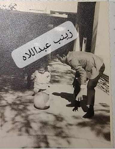 الضيف أحمد يلعب مع ابنته الضيف أحمد يلعب مع ابنته