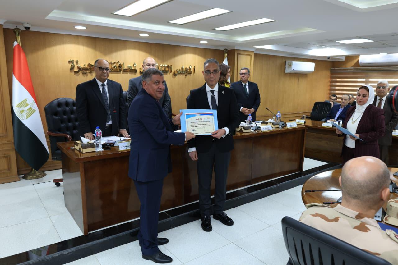 تكيم المسئولين