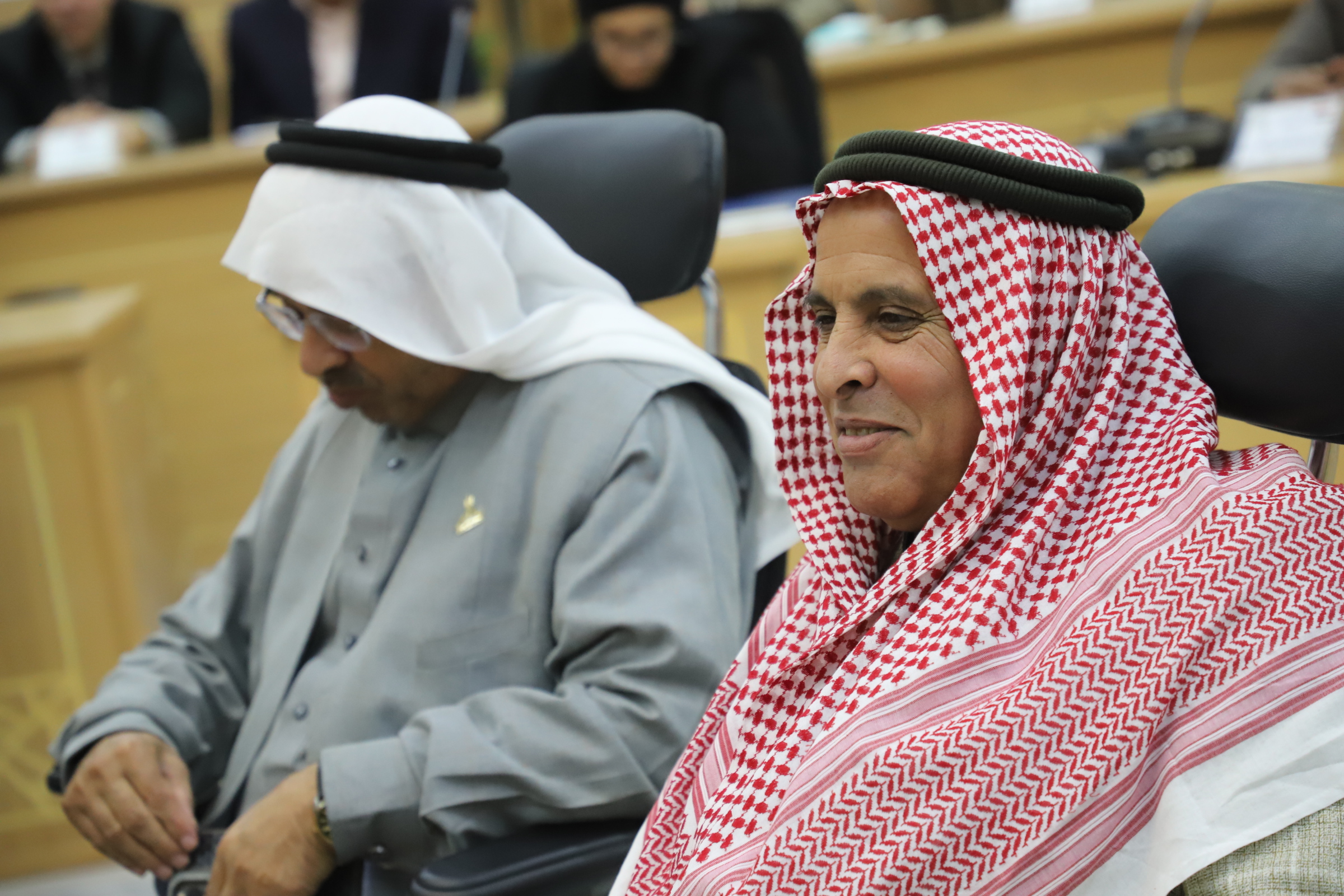 نواب حاضرون 