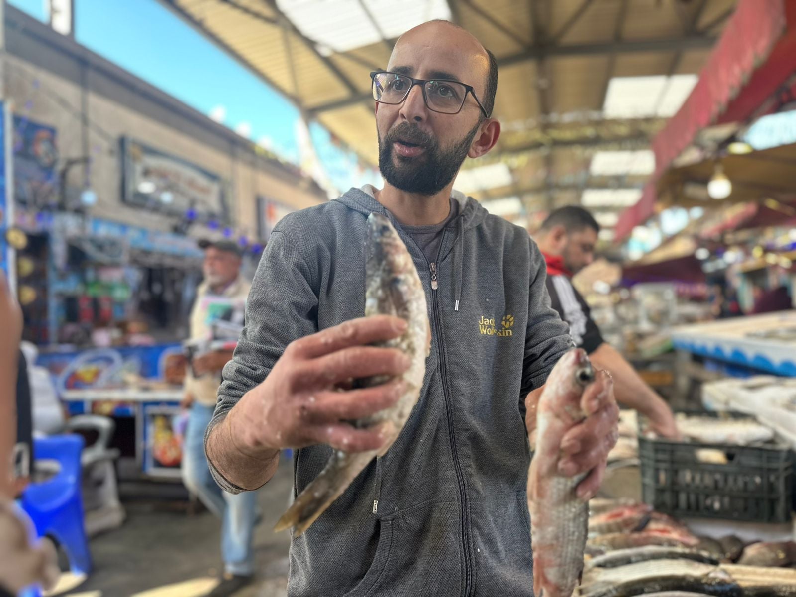 احمد بائغ الاسماك احمد بائغ الاسماك