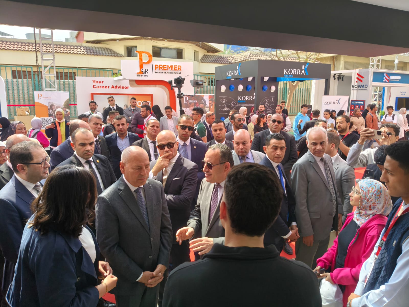 وزير التعليم العالي ومحافظ القاهرة يفتتحان النسخة الخامسة من الملتقى التوظيفي