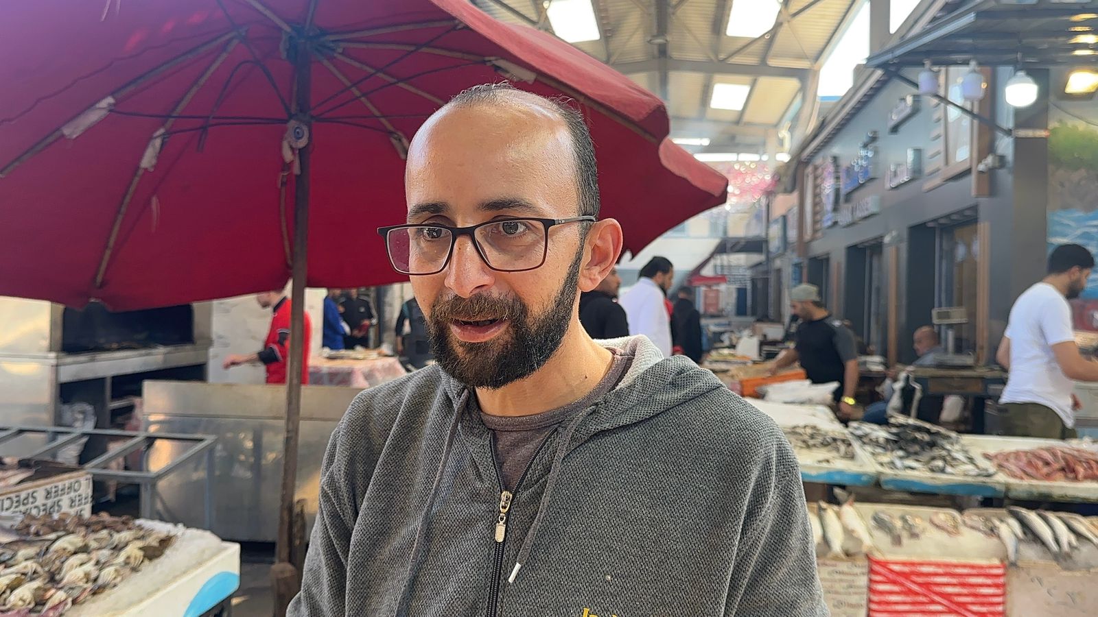 بائع السمك بائع السمك