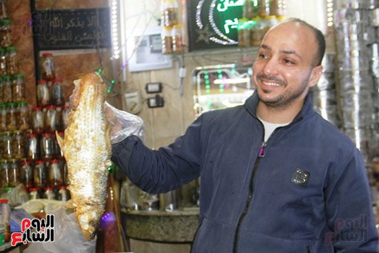 محمد-يوسف-صاحب-أحد-محلات-الفسيخ محمد-يوسف-صاحب-أحد-محلات-الفسيخ