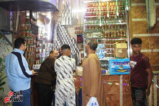 زحمة-المواطنين-على-الفسيخ زحمة-المواطنين-على-الفسيخ