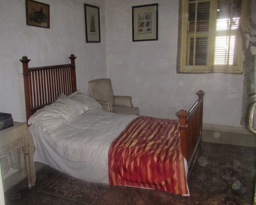 غرفة النوم الخاصة بالعالم البريطانى هاورد كارتر بالقرنة