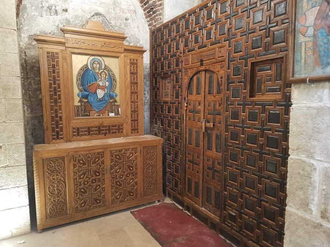 الكنيسة من الداخل 