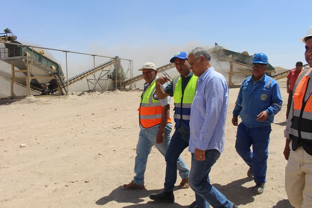 جولة لرئيس مجلس ادارة الشركة بالموقع جولة لرئيس مجلس ادارة الشركة بالموقع