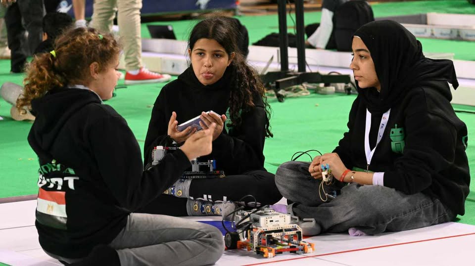 الفريق أثناء الاعداد للمسابقة