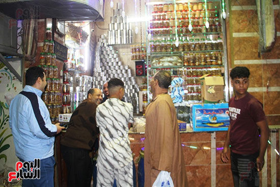 زحمة-المواطنين-على-الفسيخ زحمة-المواطنين-على-الفسيخ