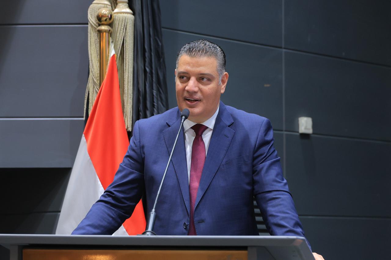 الدكتور أيمن عبدالموجود