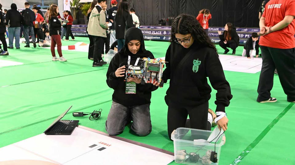 أثناء مشاركة الفريق بالمسابقة