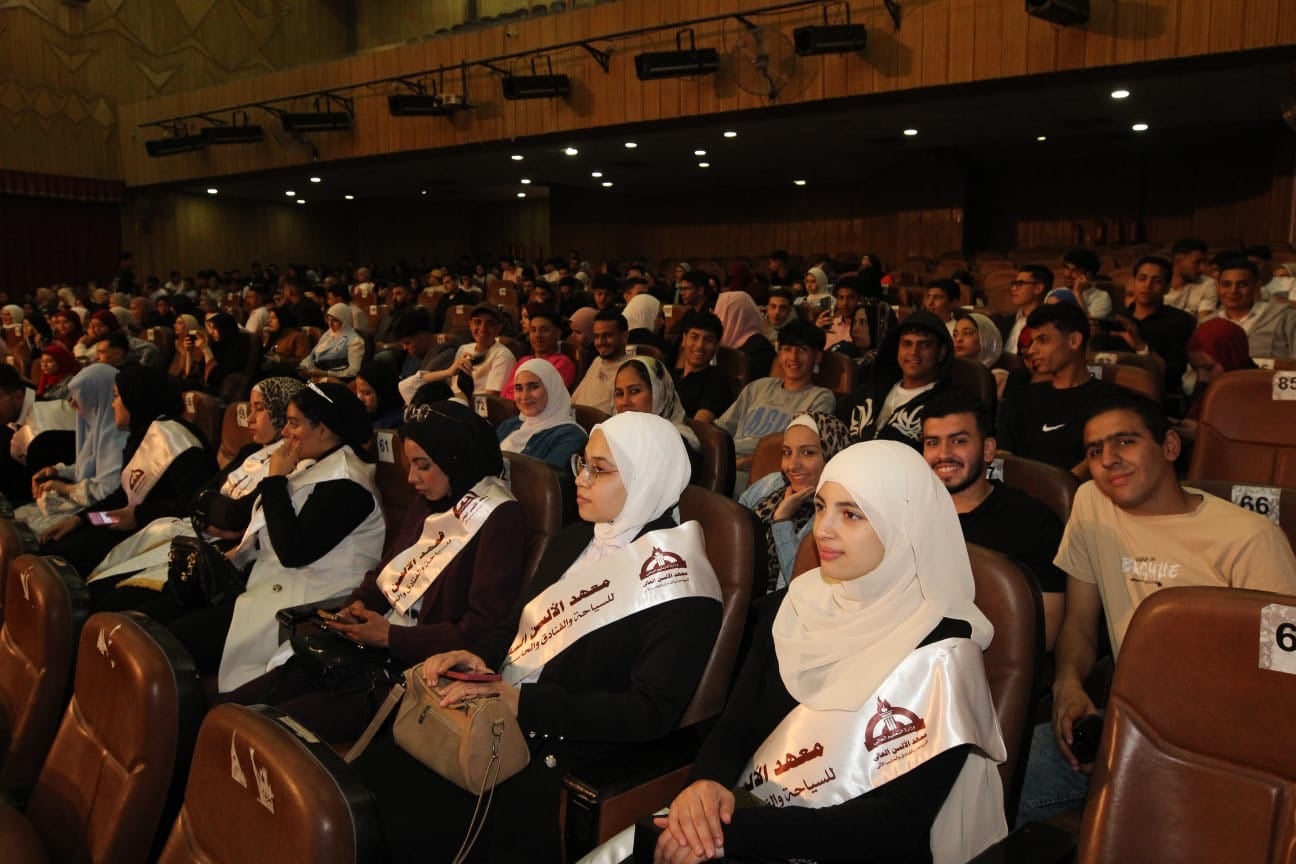 طلاب معهد الألسن
