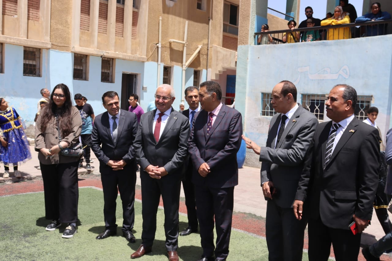 خلال تفقد المدرسة