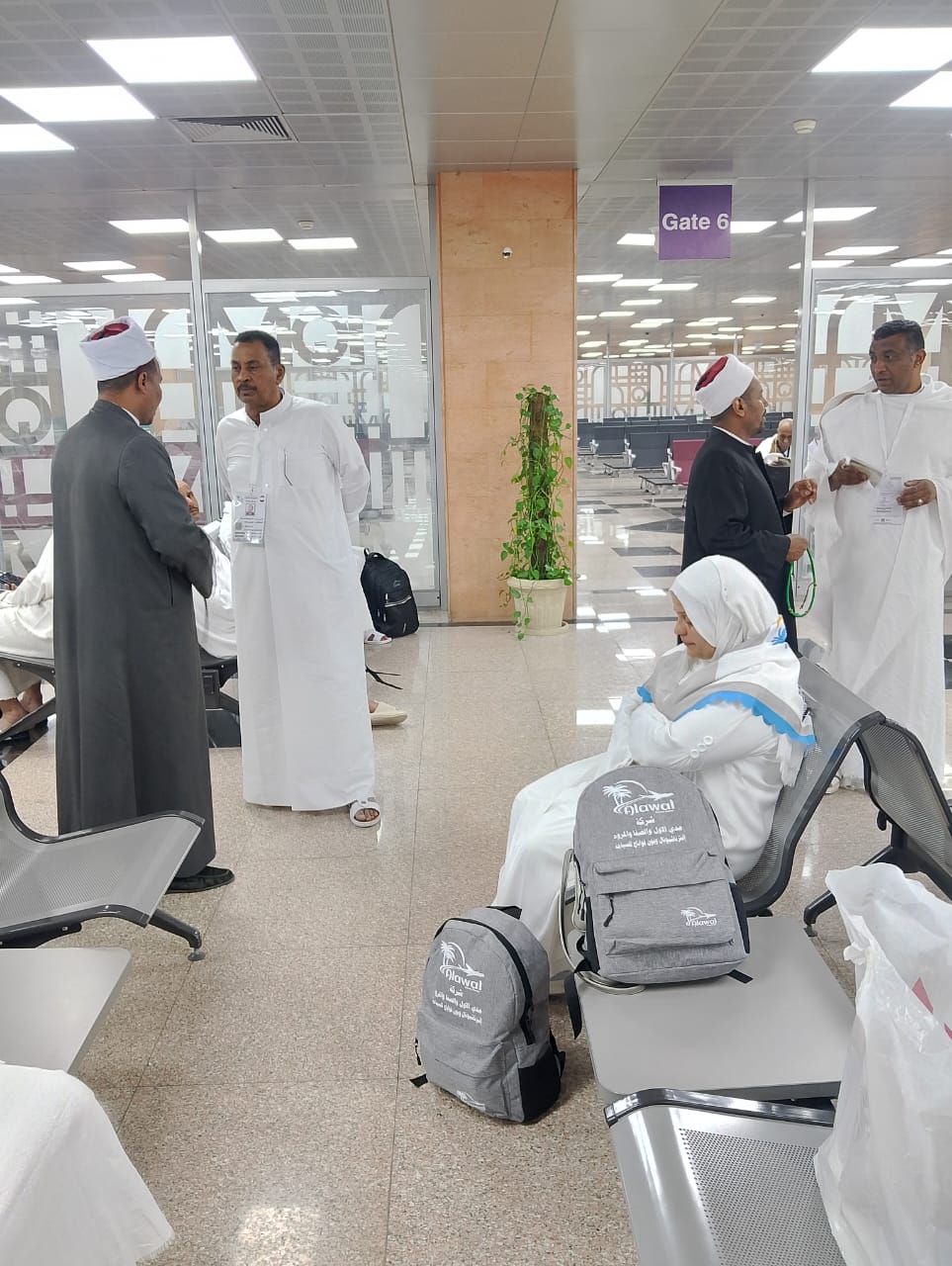 جانب من قوافل الوعظ الأزهرية فى مطار الأقصر الدولى