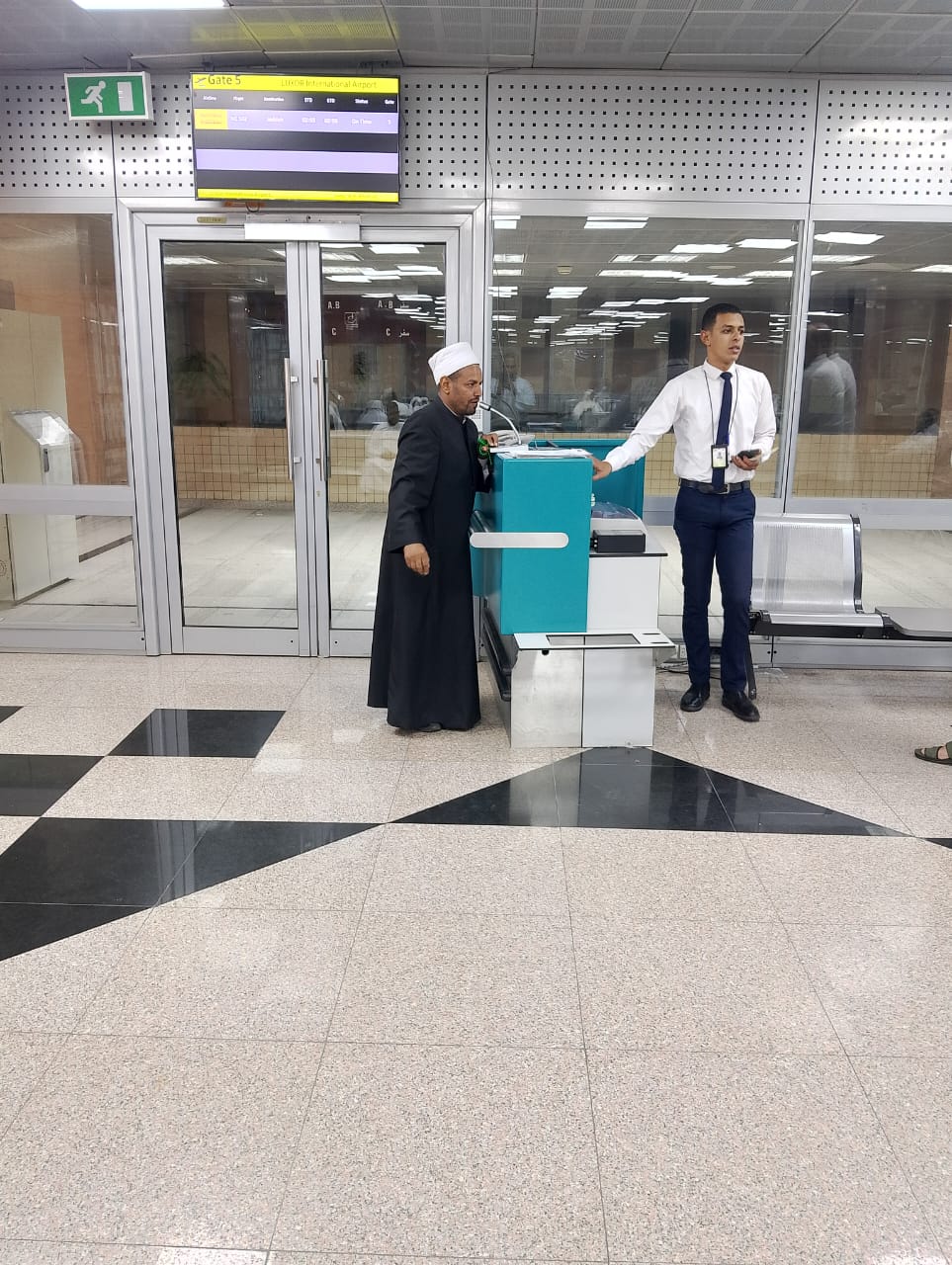 منطقة وعظ الأقصر بالأزهر تقم قوافل توعوية لحجاج بيت الله