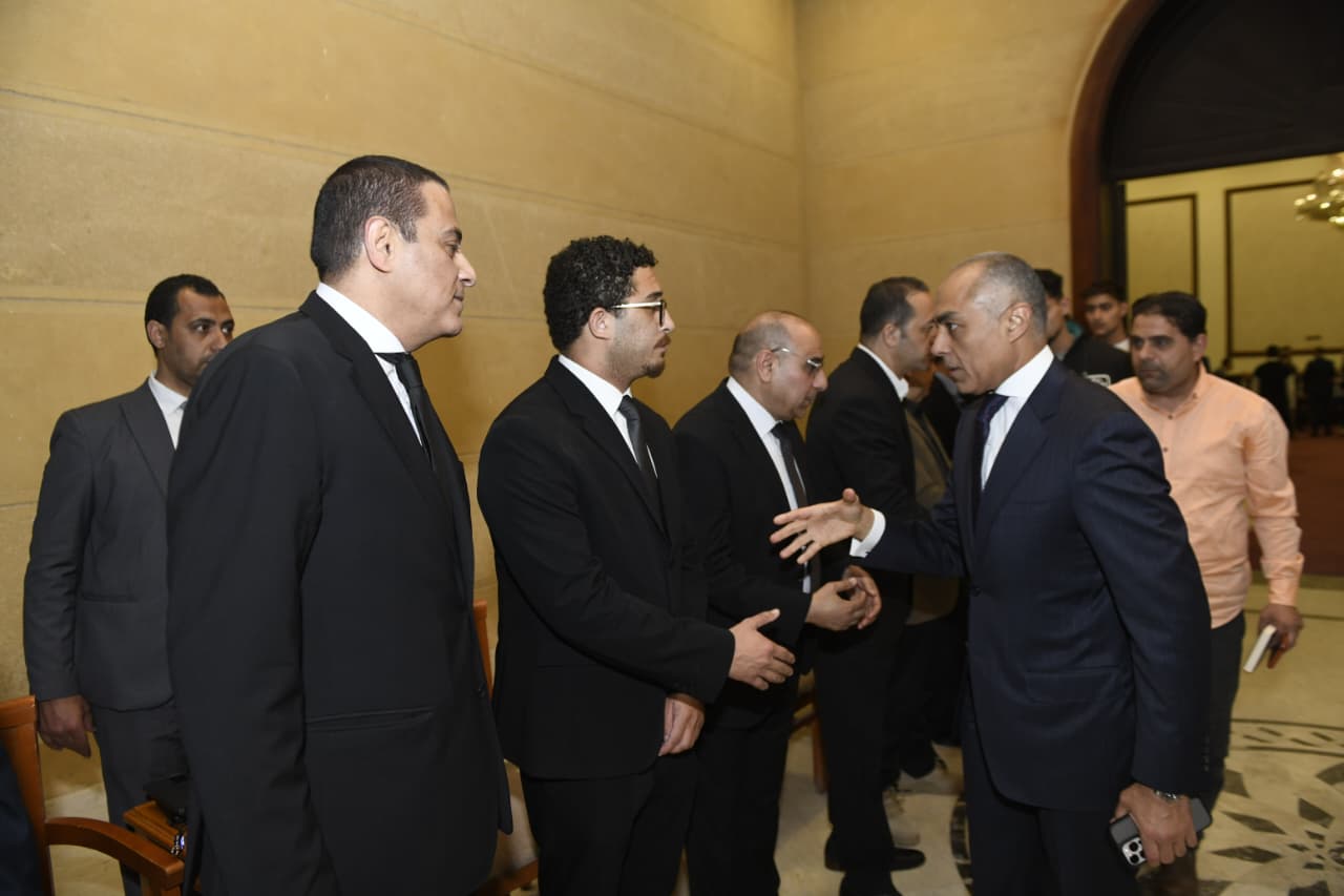 المستشار احمد بنداري خلال مراسم العزاء