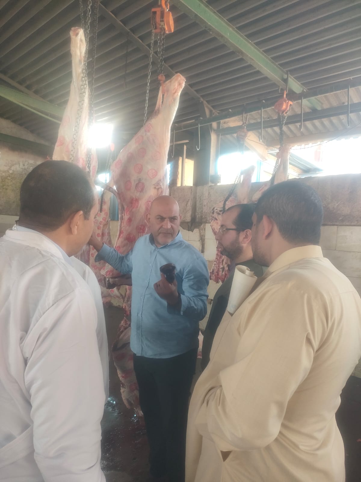 أثناء متابعة العمل بالمجازر