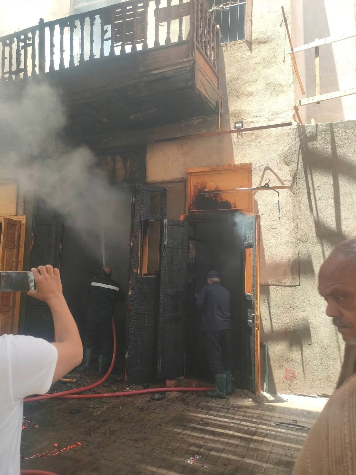 حريق محدود في محل داخل السوق السياحى القديم بمدينة إسنا