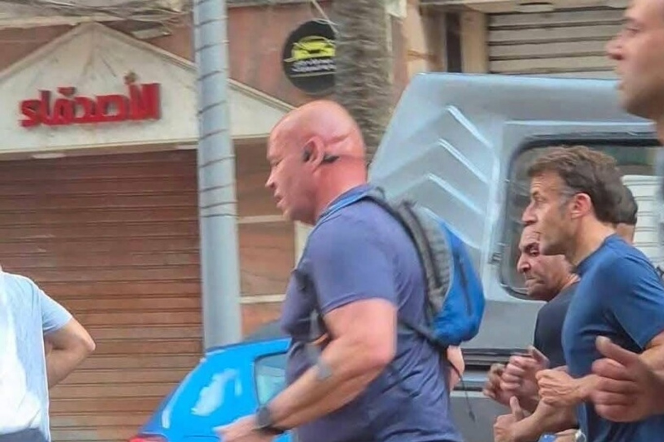 ماكرون يمارس الرياضة في شوارع الإسكندرية ماكرون يمارس الرياضة في شوارع الإسكندرية