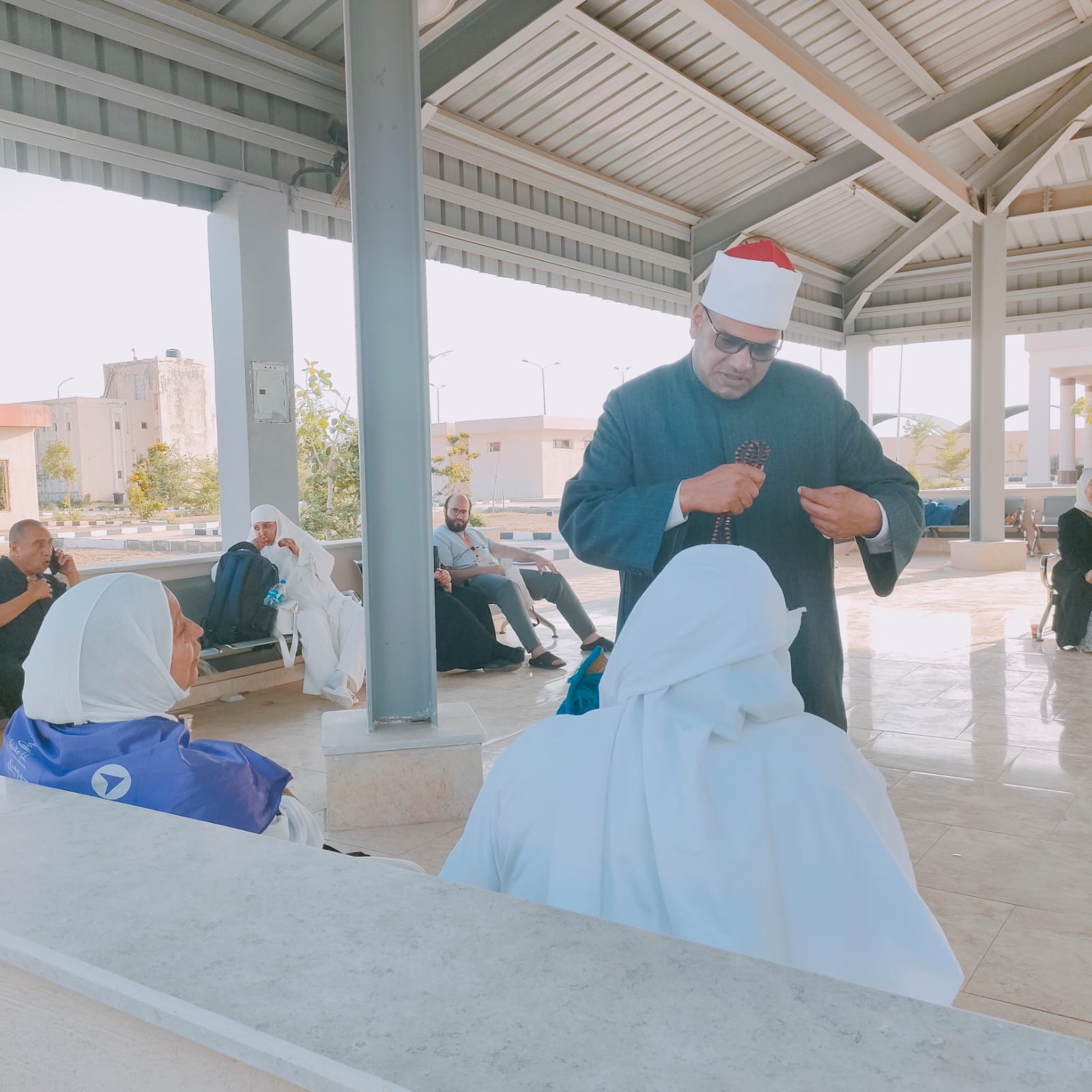 اثناء توعية حجاج بيت الله الحرام