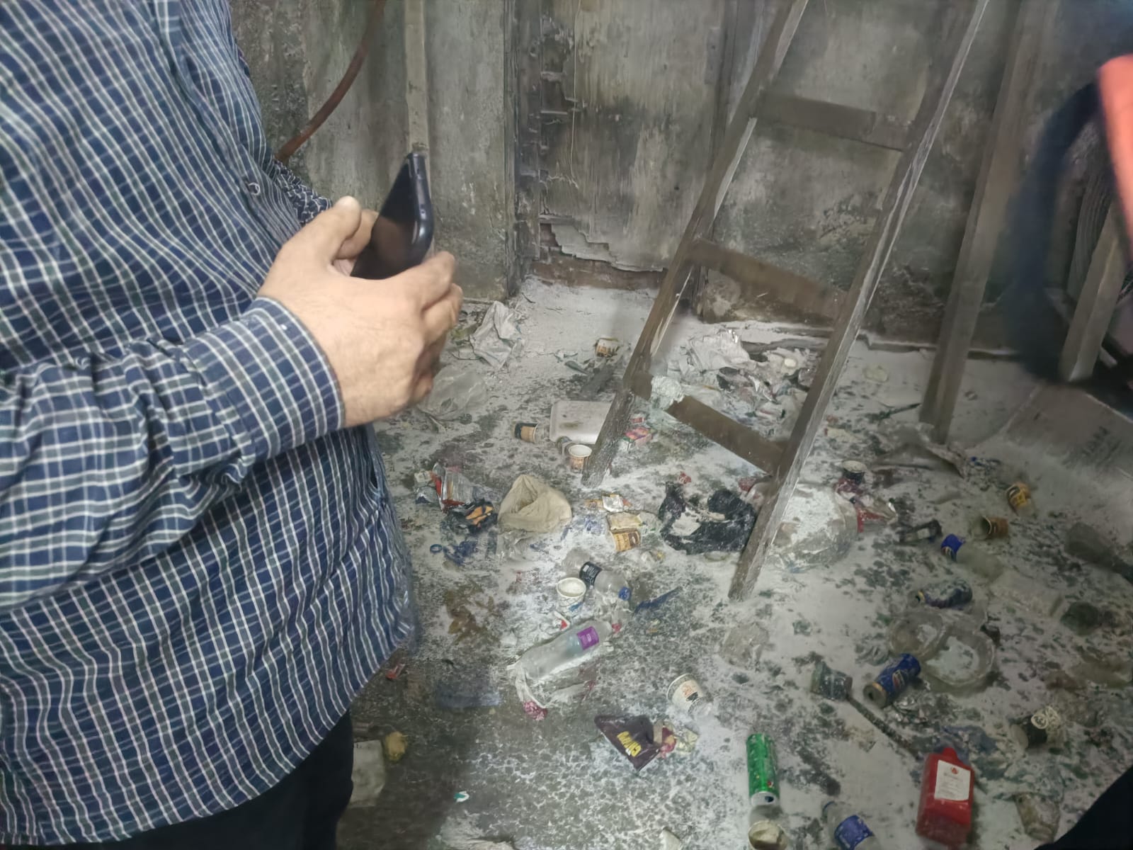 بقايا الحريق بعد إخماده