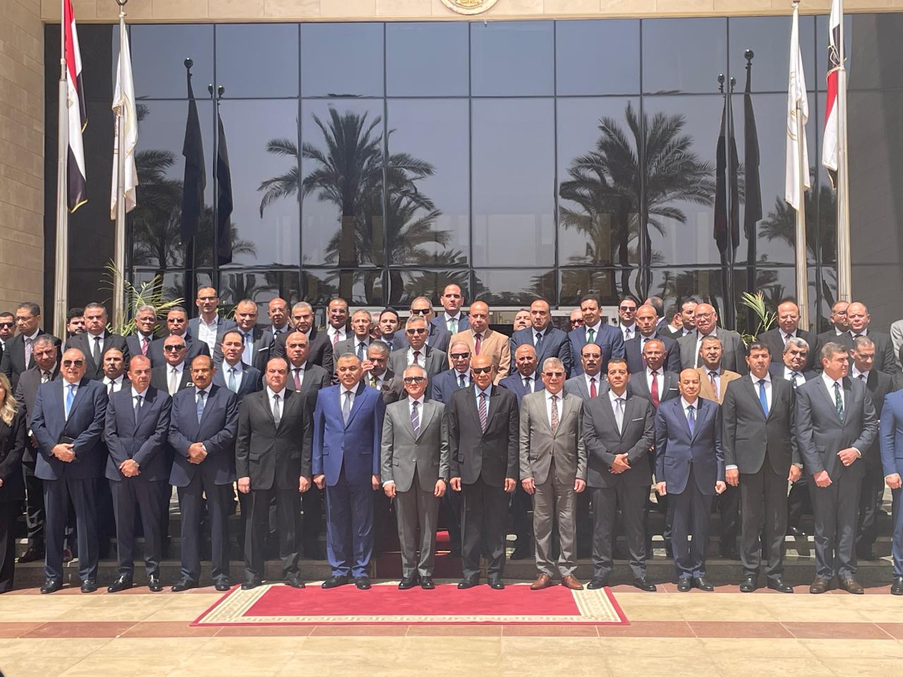 وزير العدل والقضاة المشاركين فى الدورة التدريبية