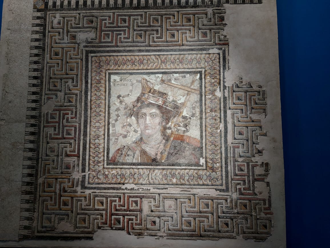 الملكة البطلمية جاحظة العينين الملكة البطلمية جاحظة العينين