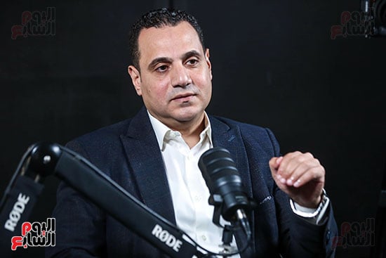 الكاتب الصحفى كامل كامل  (1)