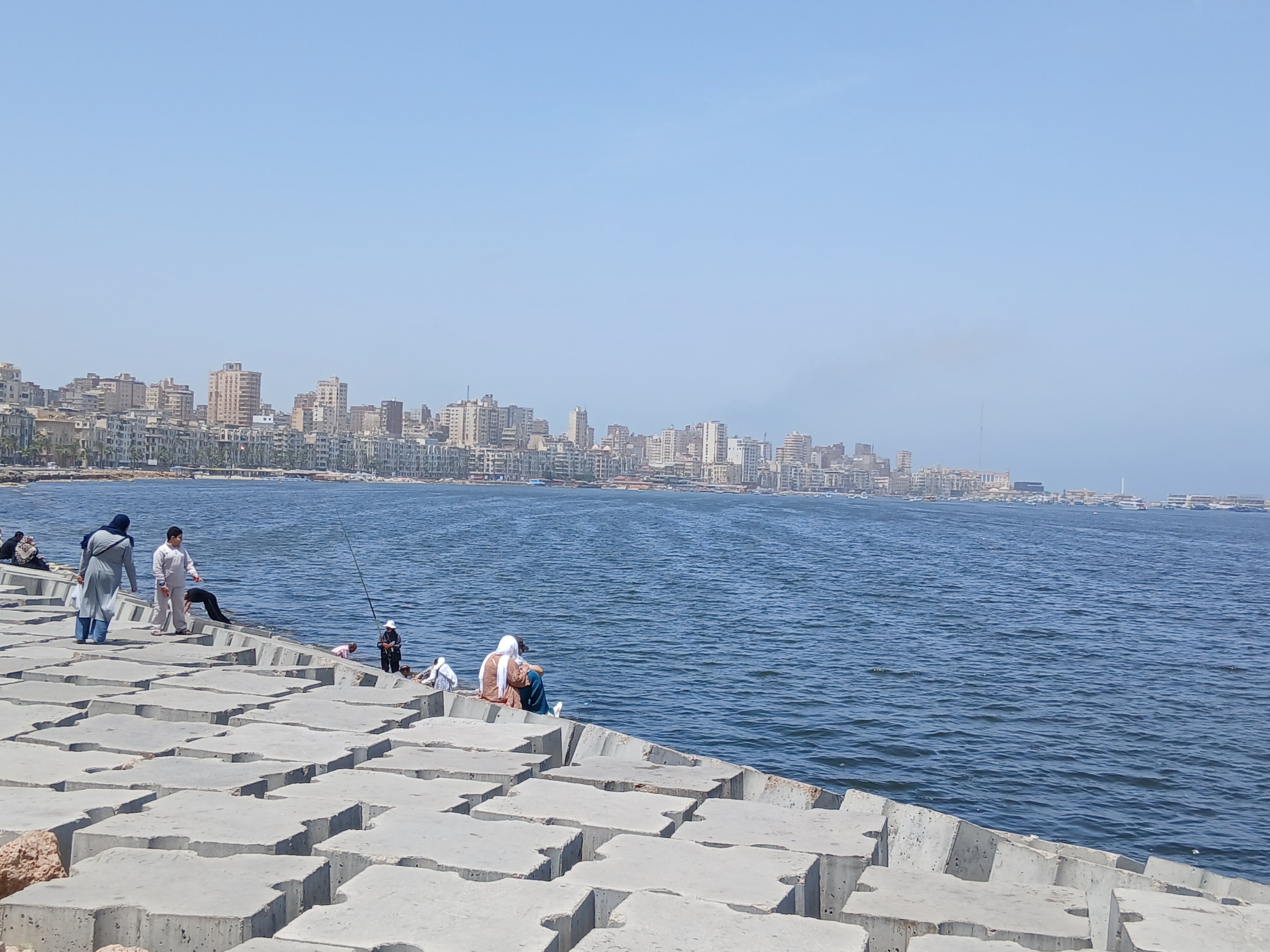 ارتفاع في درجات الحرارة بالإسكندرية ارتفاع في درجات الحرارة بالإسكندرية