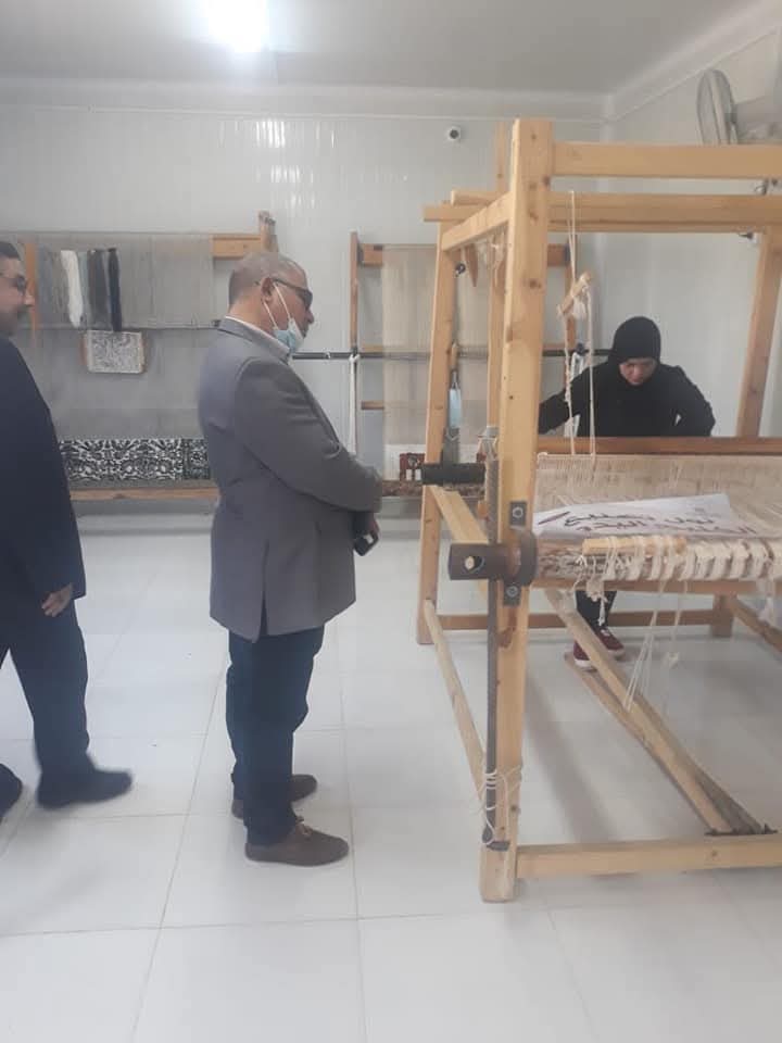 داخل احد معامل جمعيات تنمية المجتمع بالوادى الجديد