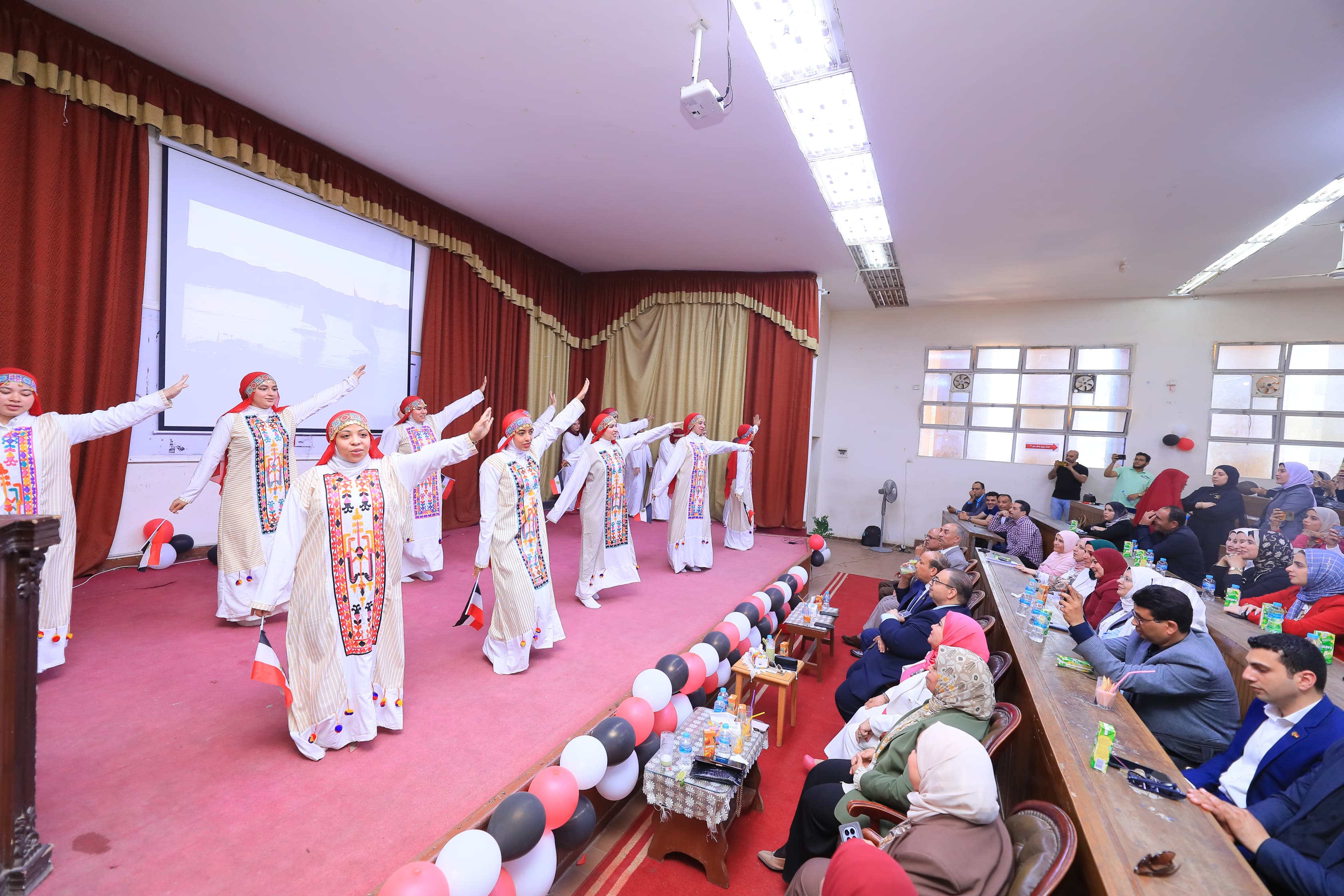 استعراض للأطفال بكلية التربية بجامعة كفر الشيخ