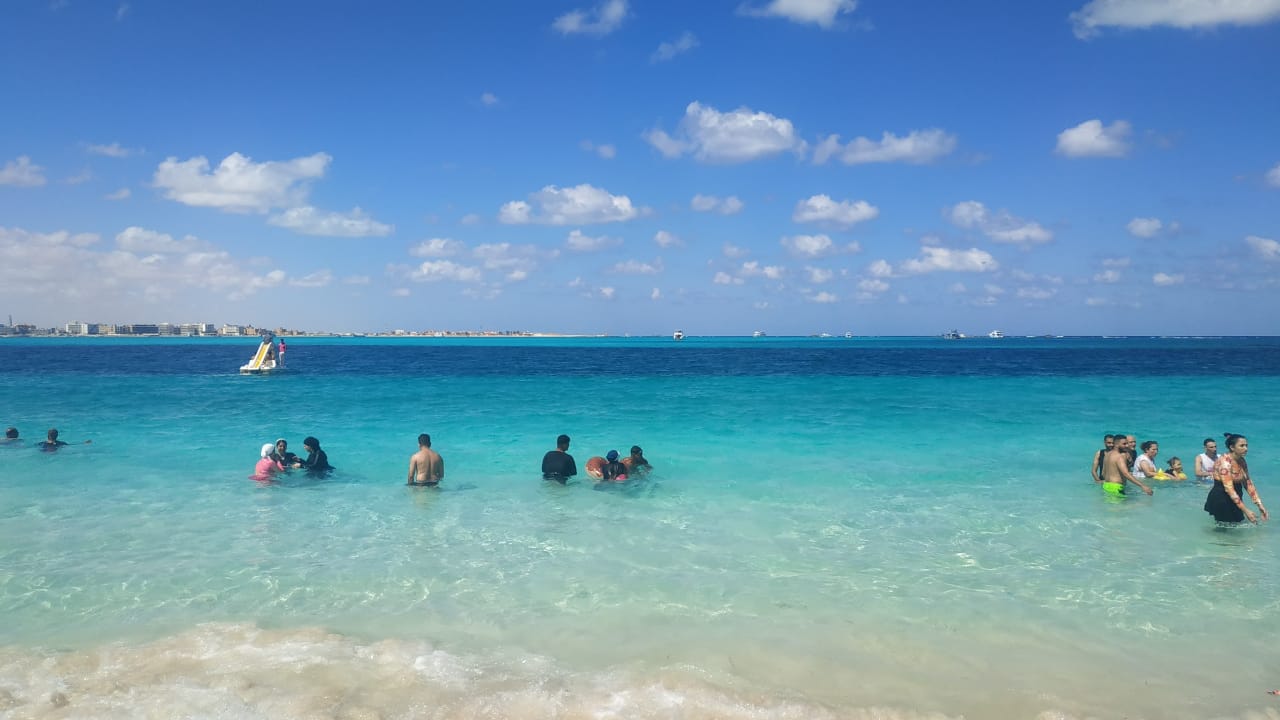 خصوصية وهدوء على شواطئ مطروح
