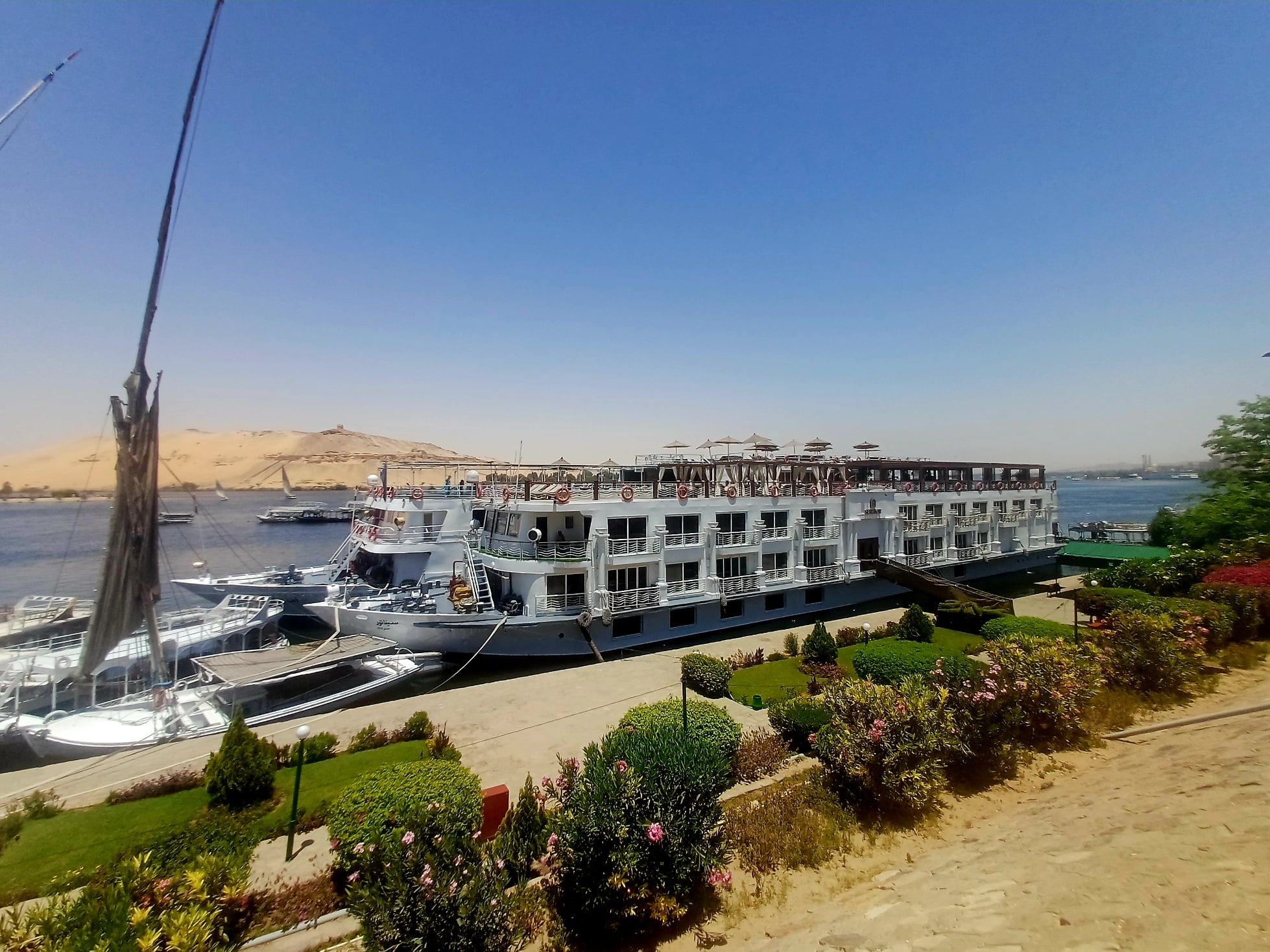 بواخر سياحية 
