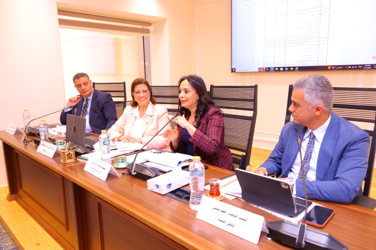 وزيرة التضامن تناقش موازنة ديوان عام وزارة التضامن للعام المالى 2026/2027