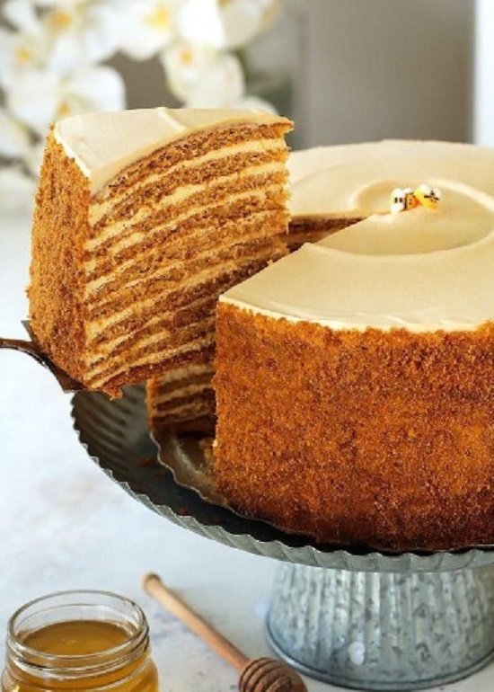 طريقة عمل كيكة العسل طريقة عمل كيكة العسل