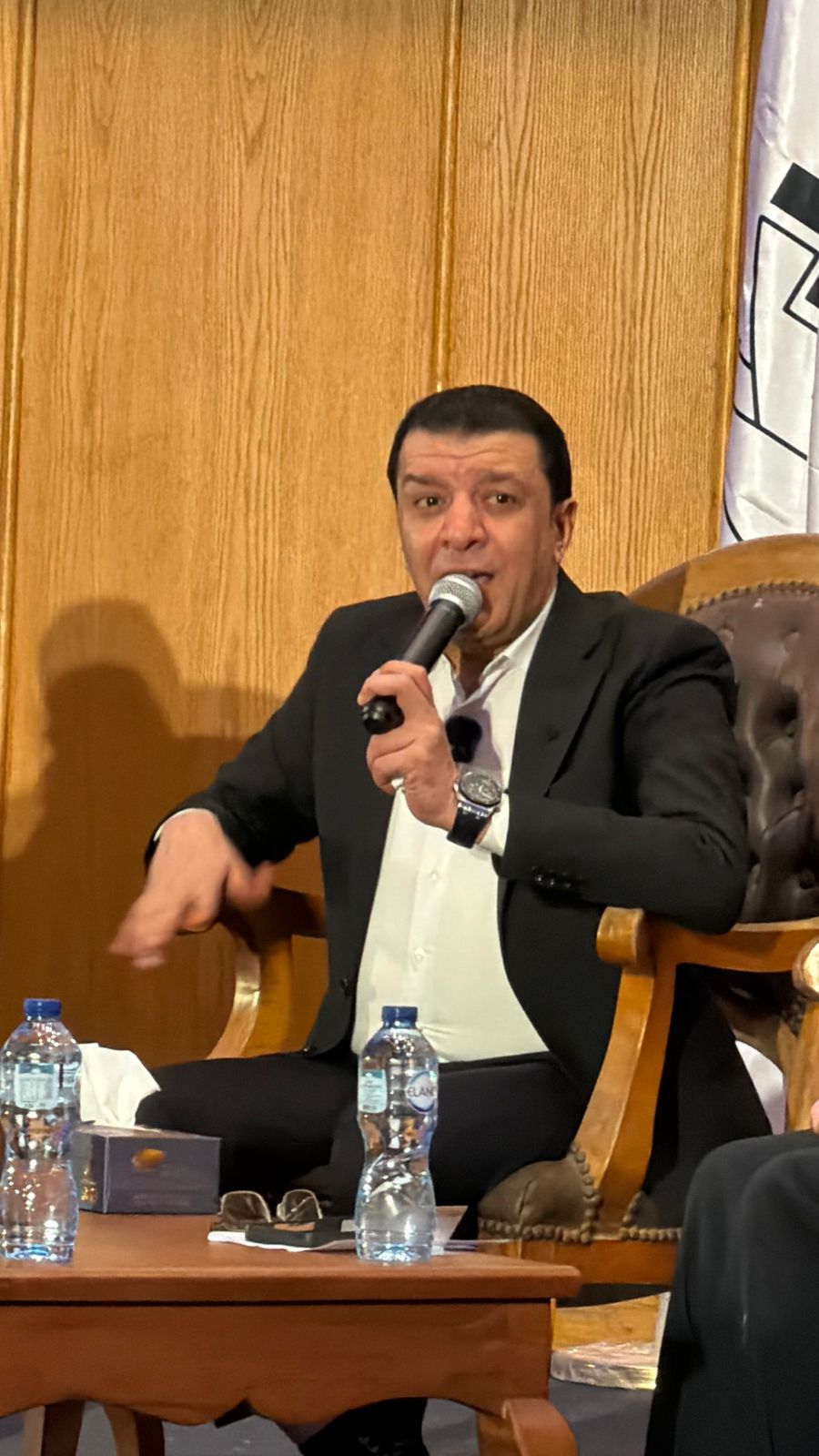 مصطفى كامل يحكي اغنية الحلم الجميل (2)