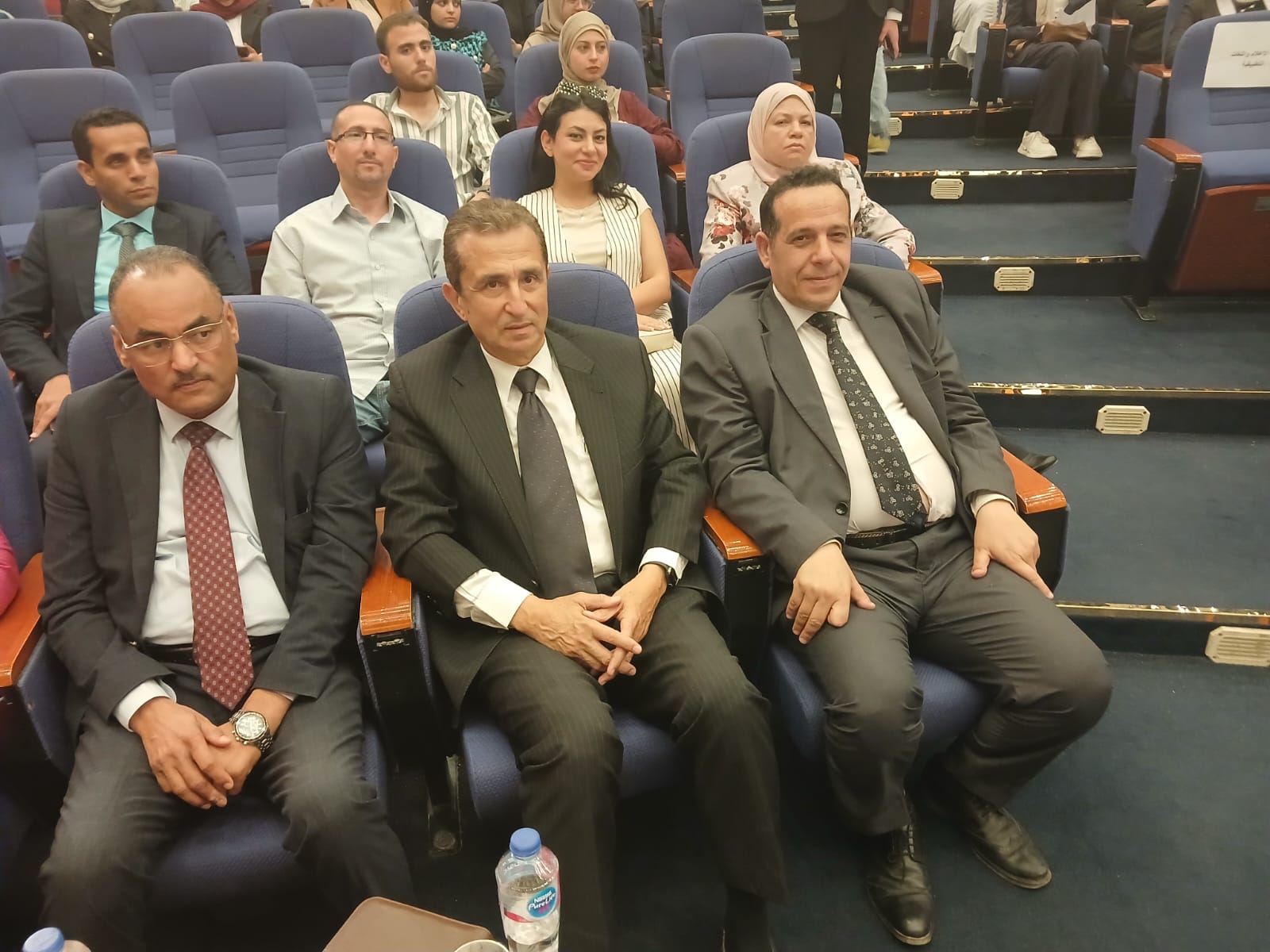 جانب من الندوة
