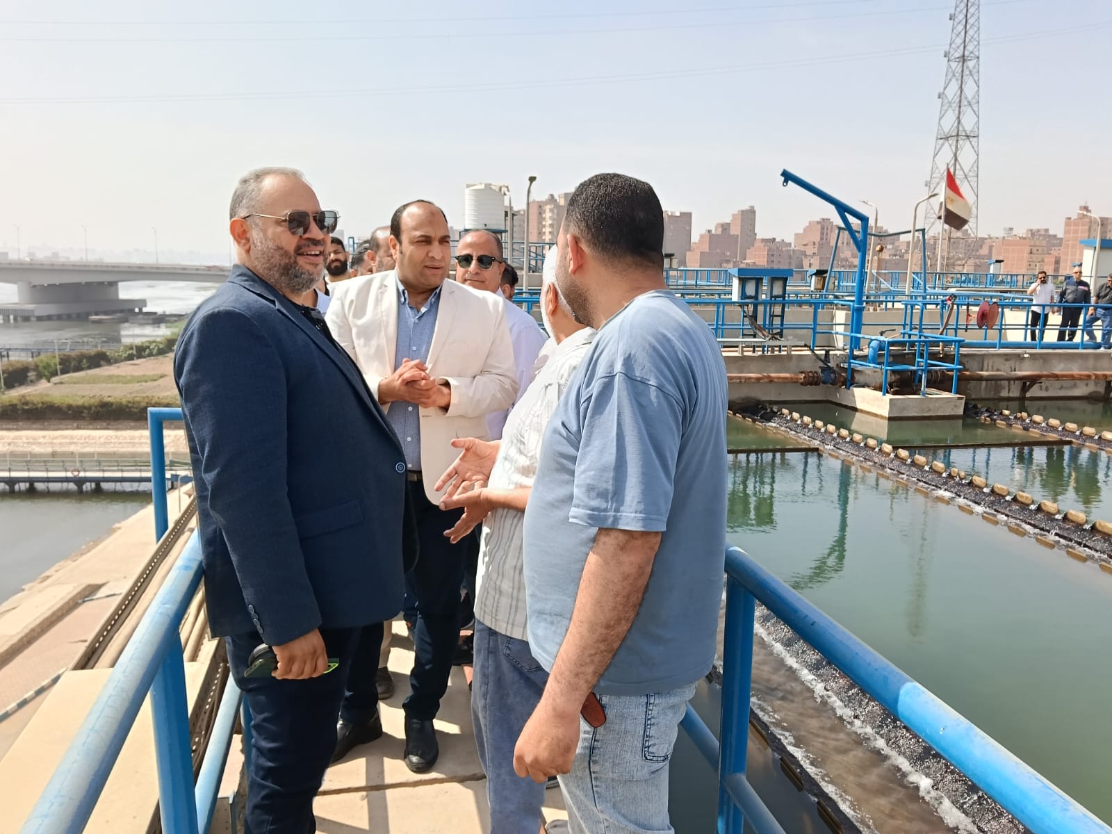 رئيس مياه الجيزة يتفقد محطة إمبابة (2)