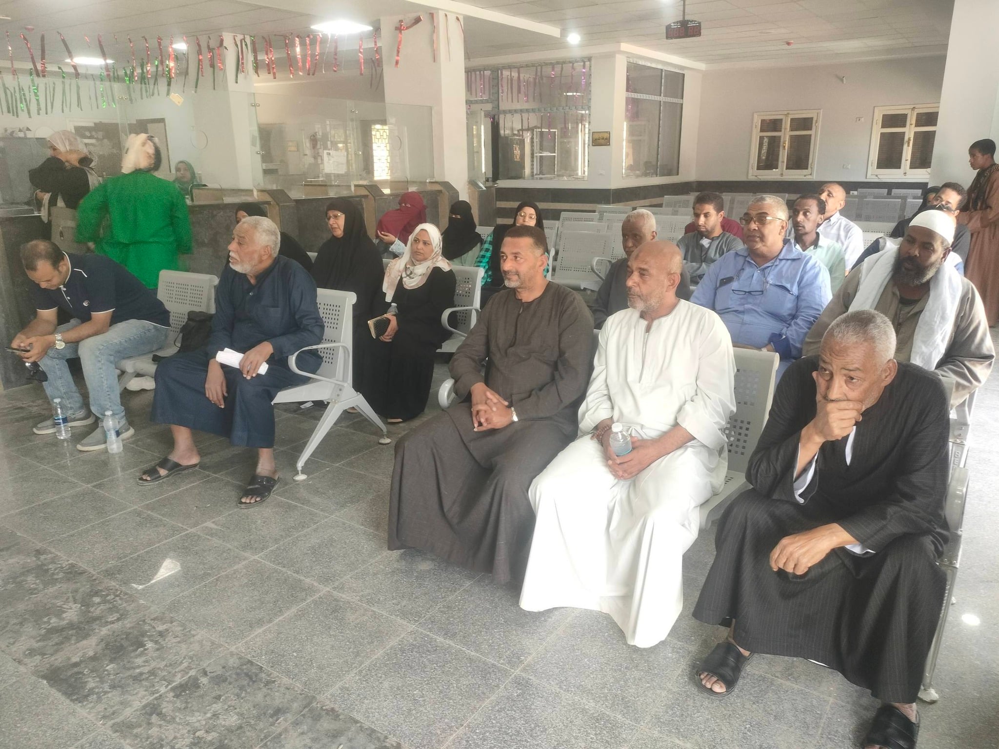 حضور اليوم المفتوح بقرية الحلة ويستمع لشكاوى المواطنين