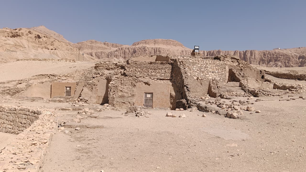 موقع ترميمات مقابر أمنحتب وساموت بالبر الغربي