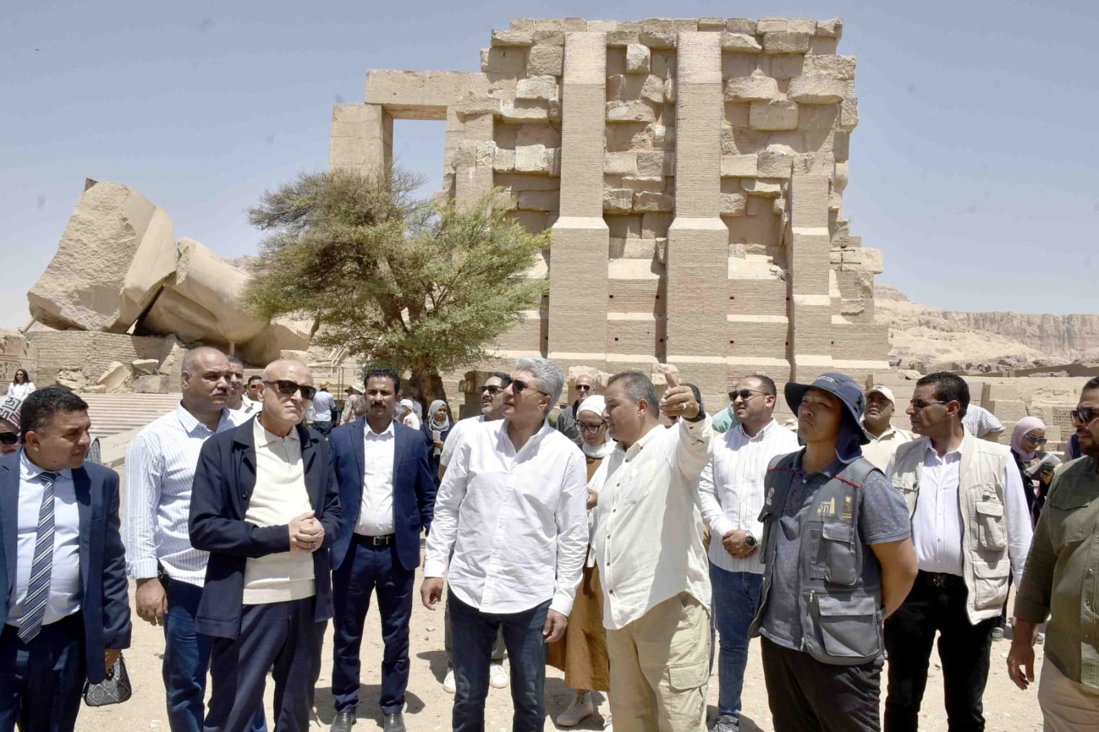 أعمال مشروع فك وإعادة تركيب الصرح الأول بمعبد الرمسيوم