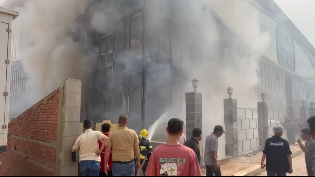 السيطرة على حريق داخل مول بمدينة بدر (4)