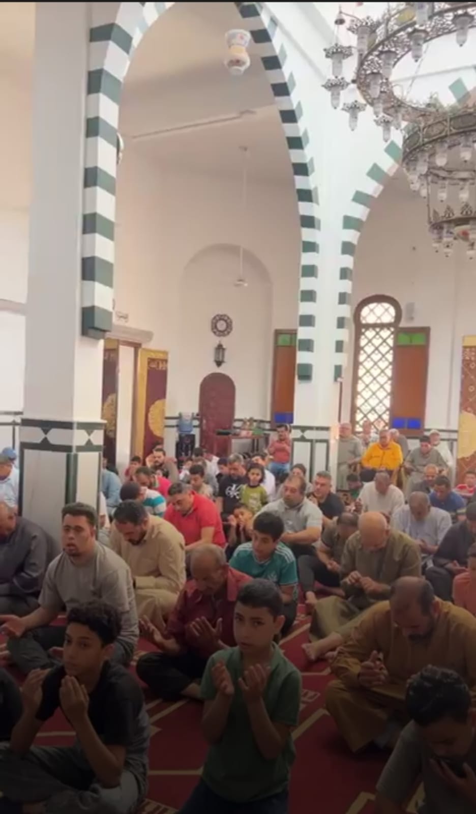 الدعاء داخل المسجد أثناء صلاة الجمعة