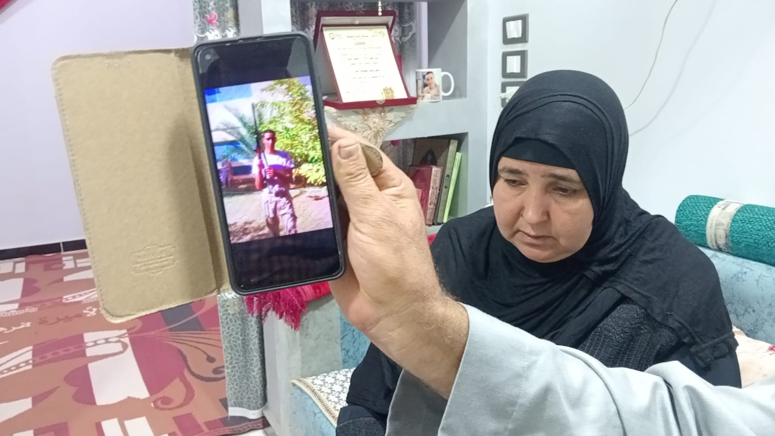 والدة الشهيد ايمن ياسر