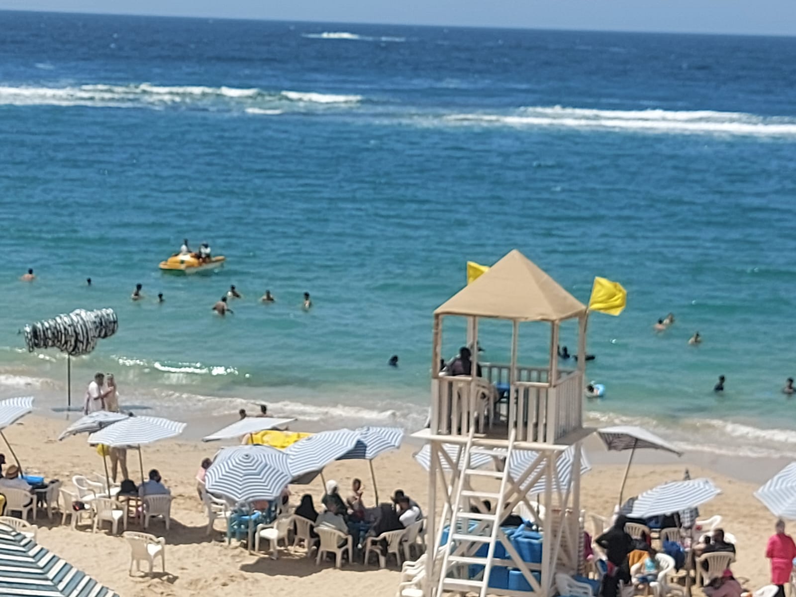 الرايات على الشواطئ الرايات على الشواطئ