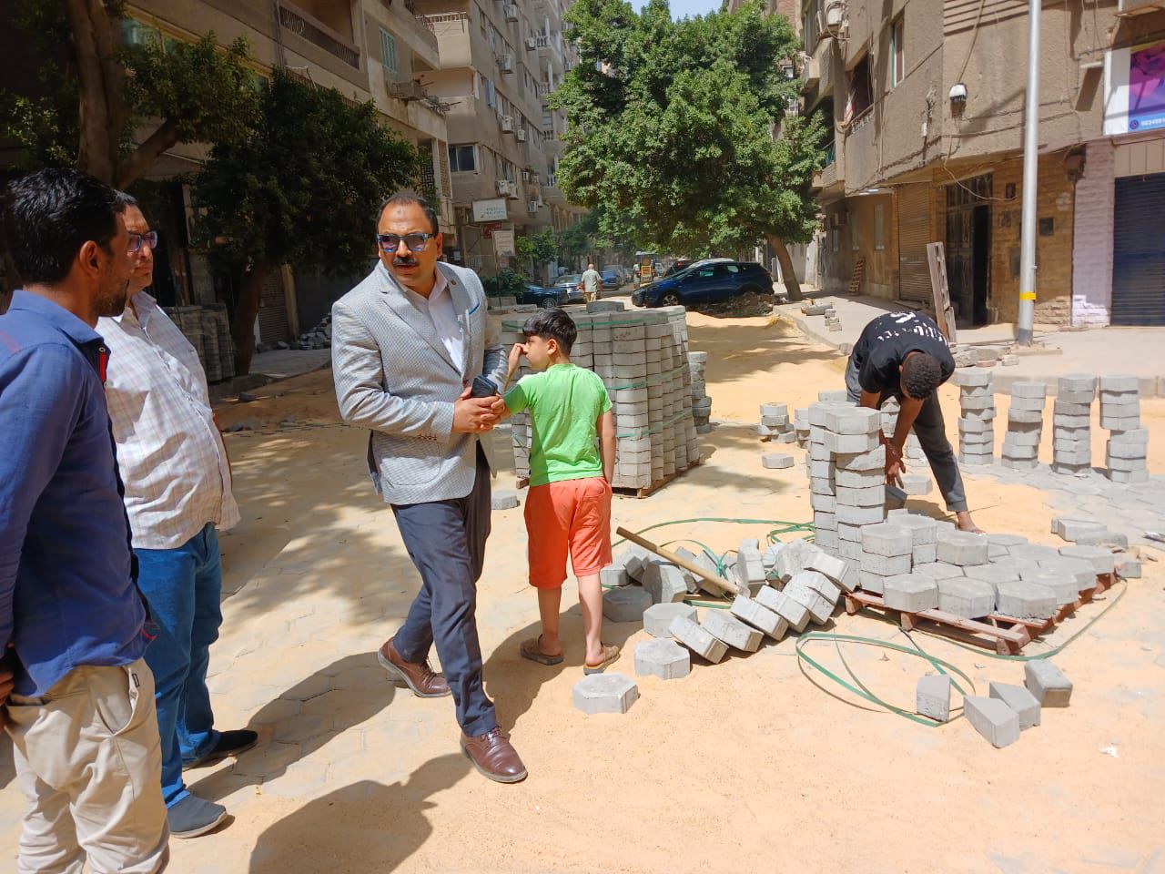 رئيس حي العجوزة يتابع أعمال التطوير ورفع الكفاءة بالشوارع (2)