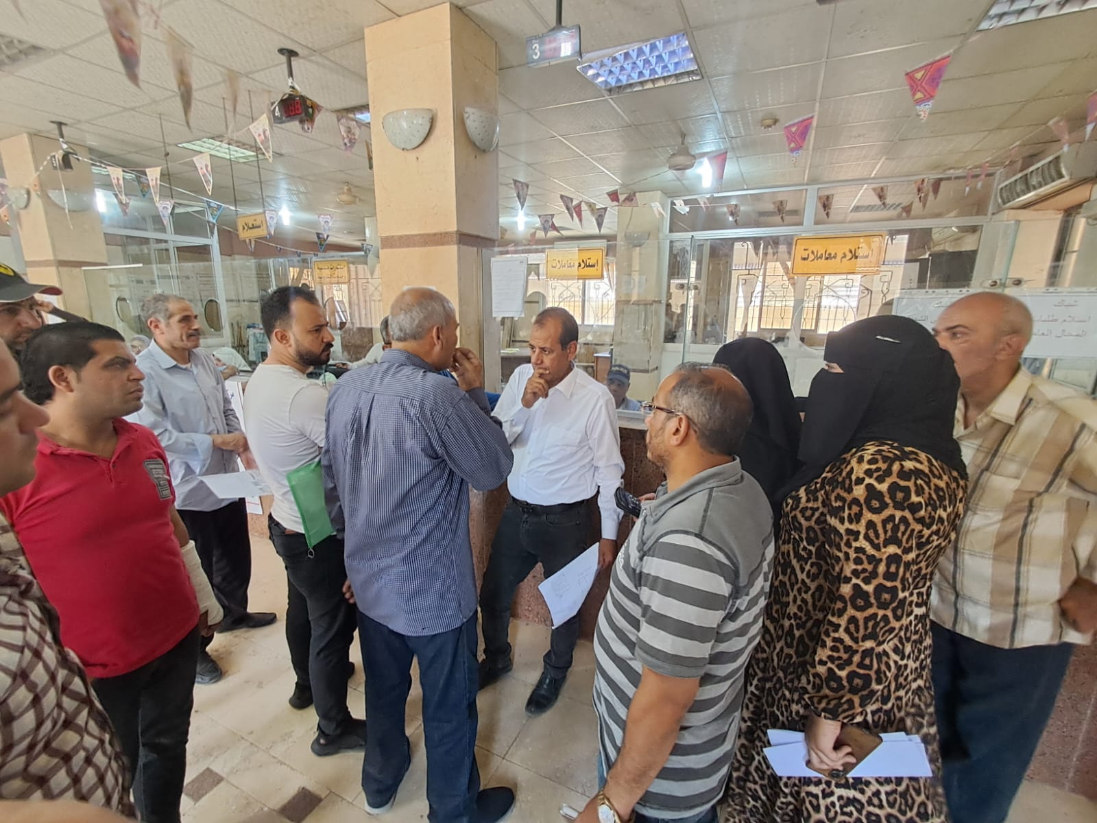 رئيس مدينة أبو النمرس يتابع سير العمل بالمركز التكنولوجى ويلتقى المواطنين (2)