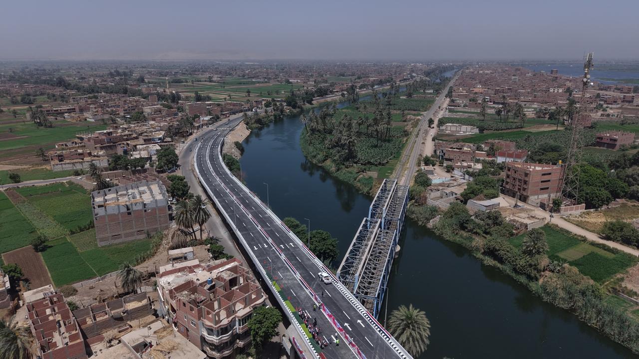 مشروعات الكبارى والطرق بالصعيد