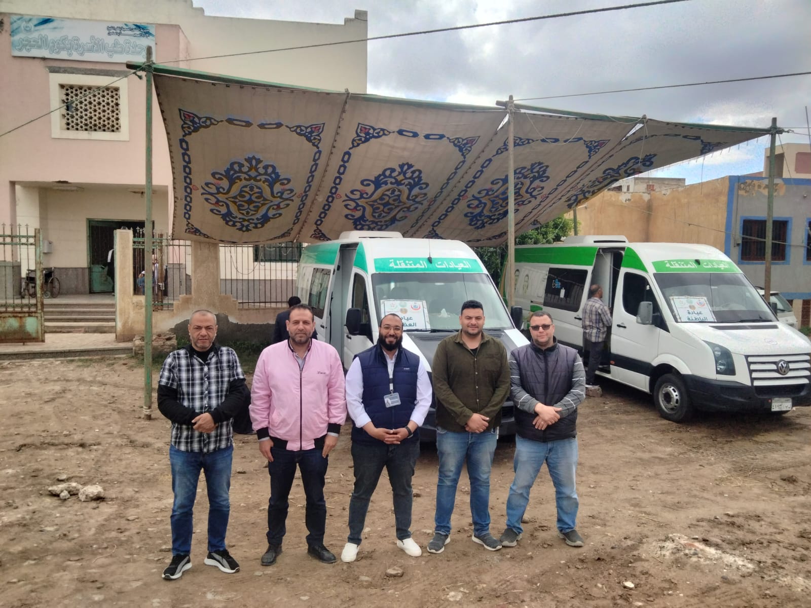 القائمون على القوافل الطبية