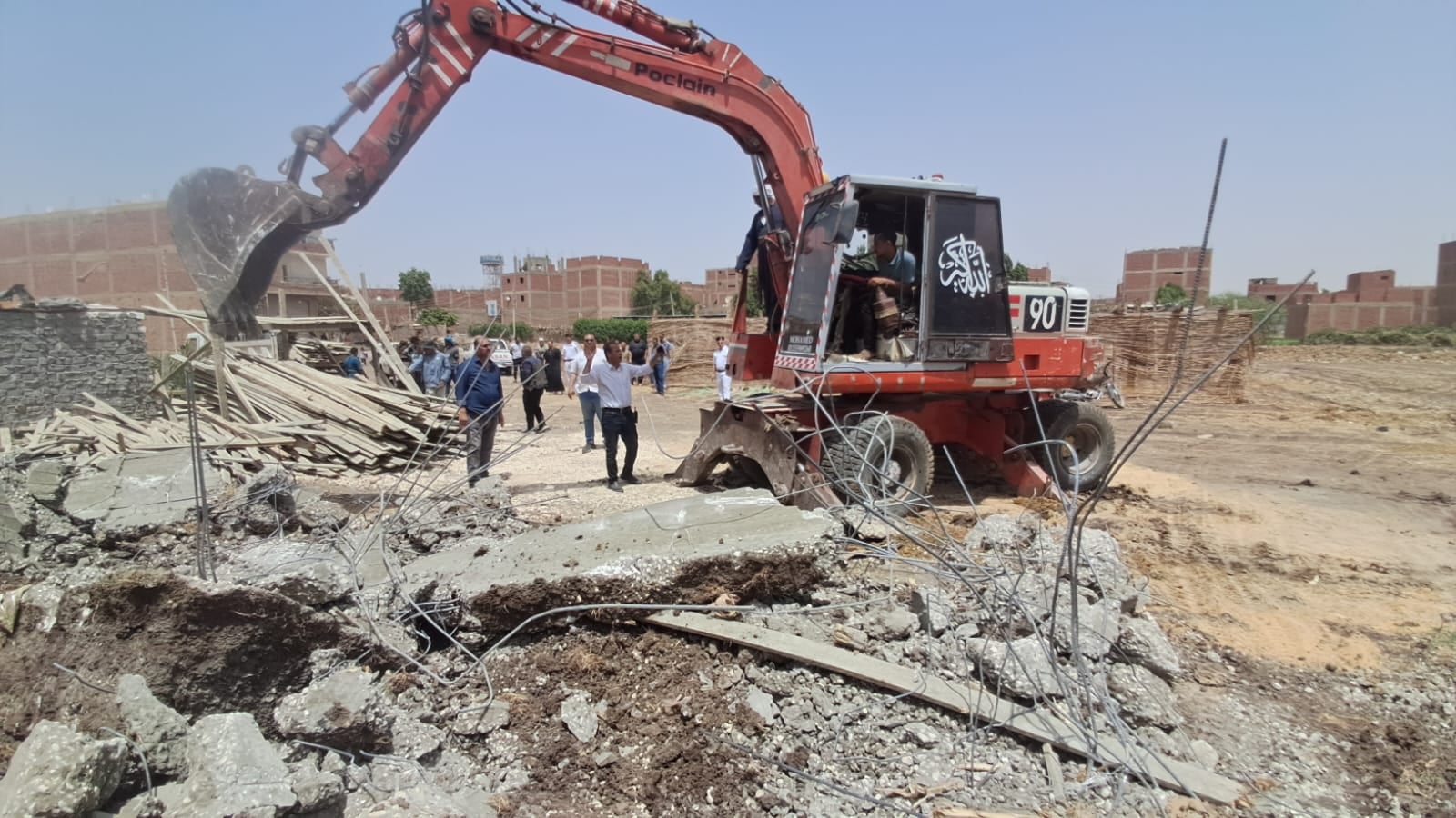 ازالة تعديات على الاراضى